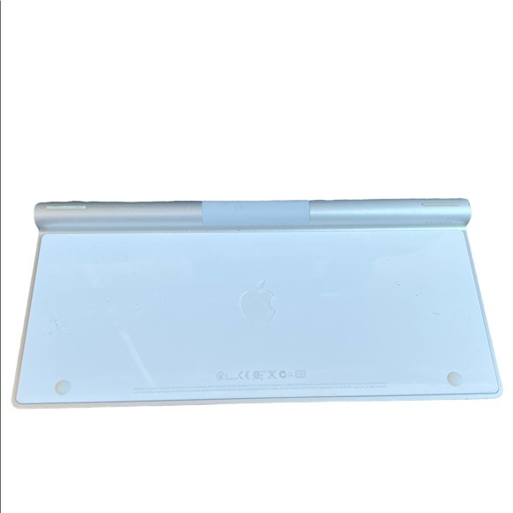 Apple Wireless Magic Keyboard‎ A1314 - Picture 2 of 3